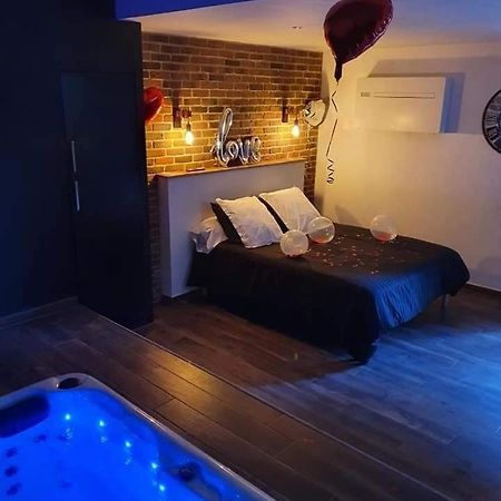 Chambre Romantique Avec Spa Privatif Ferriere-la-Grande 외부 사진